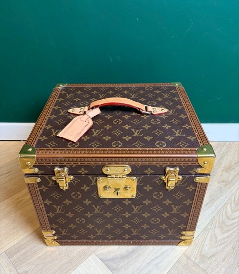 2008 LV Caviar trunk