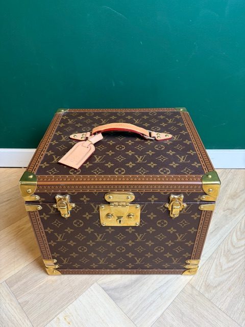 2008 LV Caviar trunk