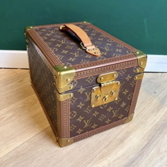 LV boite flacons beauty case